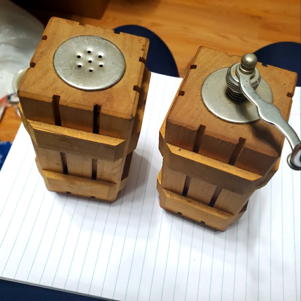 Salt and pepper shaker set